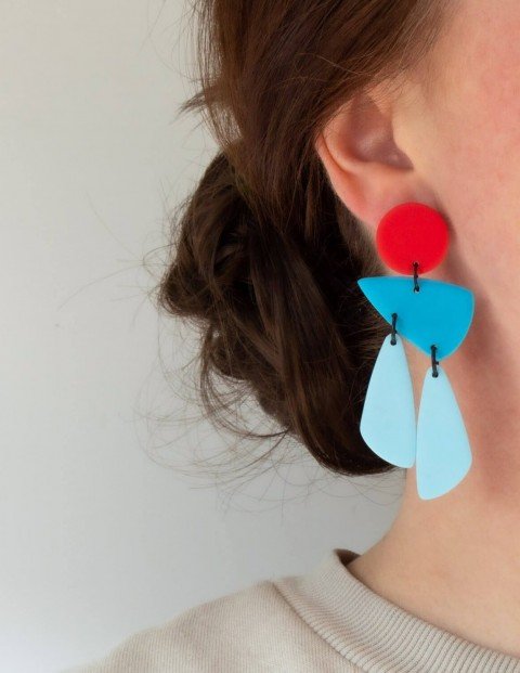 taki-red-robinsegg-irish-handmade-earrings-wearing