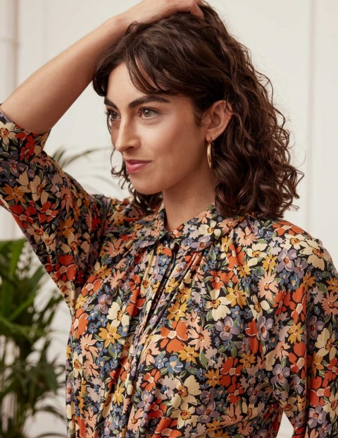 Gwen-Blouse_Garden-Floral_Emily-and-Fin_Creative-2_1800x1800