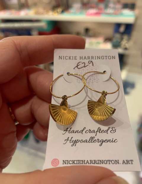 88f856e7-b815-43fb-aa74-cf74a7548cd3